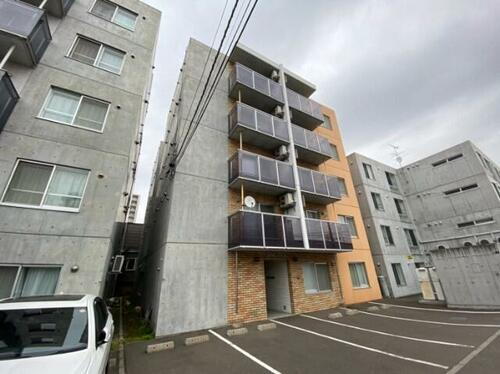 北海道札幌市東区北十八条東１丁目 5階建