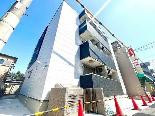 大阪府堺市西区浜寺諏訪森町中２丁 築3年6ヶ月 3階建