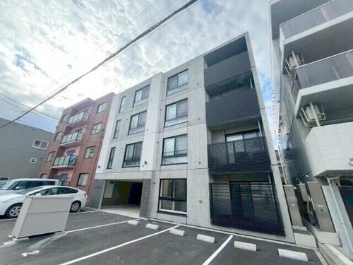 北海道札幌市手稲区手稲本町一条１丁目 4階建