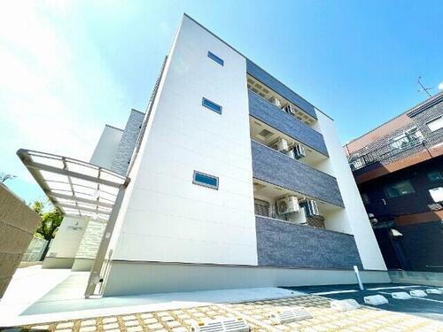 大阪府堺市西区鳳西町３丁 築2年8ヶ月 3階建