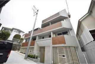 東京都渋谷区大山町 地上3階地下1階建 