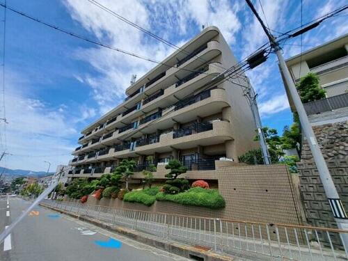 大阪府池田市五月丘５丁目 6階建