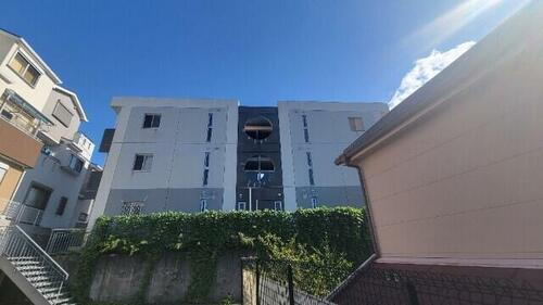 大阪府吹田市千里山竹園１丁目 築21年10ヶ月 3階建