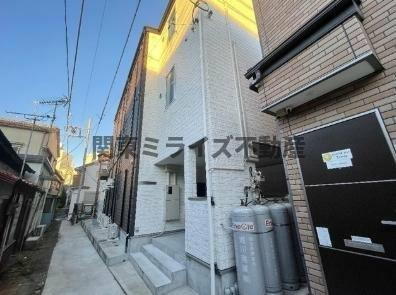 東京都足立区千住旭町 築4年10ヶ月 3階建