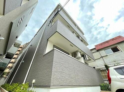 大阪府堺市西区鳳中町２丁 築5年3ヶ月 3階建