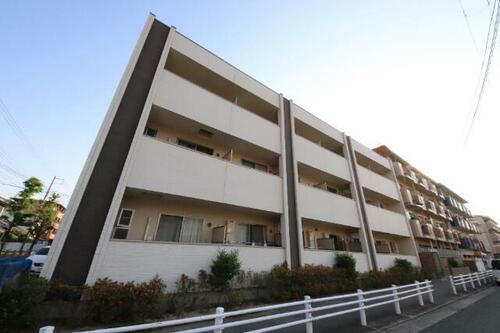 兵庫県尼崎市南塚口町６丁目 築17年9ヶ月 3階建