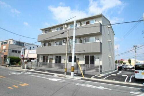 レーブ・マルシェ 3階建