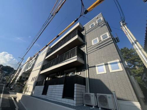 兵庫県神戸市灘区高羽町４丁目 3階建