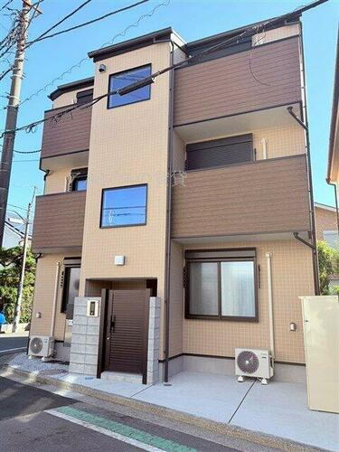 神奈川県横浜市南区堀ノ内町１丁目  3階建