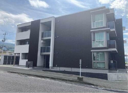 山形県山形市上桜田４丁目 築3年1ヶ月 3階建