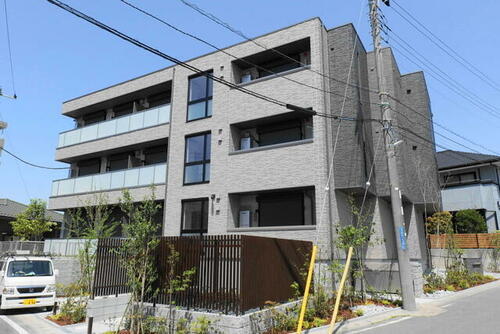 ソレイユ妙典 3階建