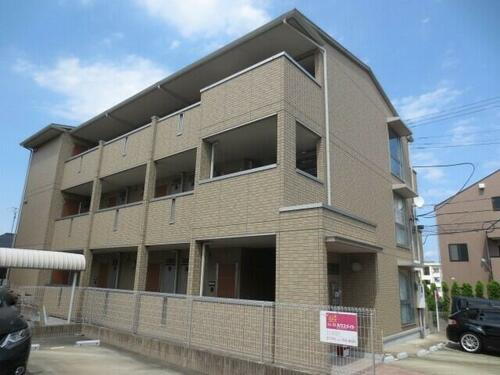 アサージュ　エスト 3階建