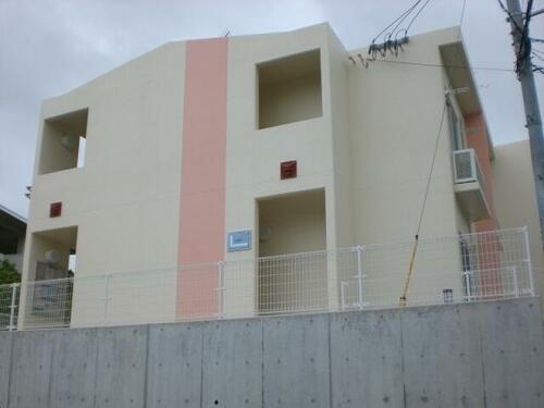 沖縄県那覇市繁多川５丁目 築15年3ヶ月 2階建