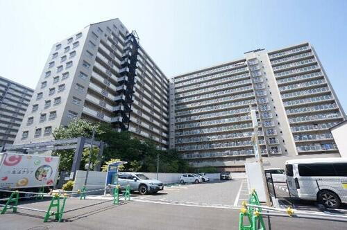 ファミールハイツ北大阪１号棟 15階建