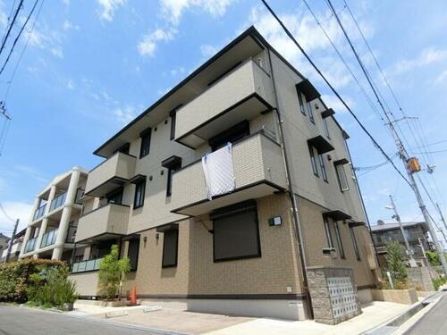 大阪府茨木市橋の内２丁目 築10年7ヶ月 3階建