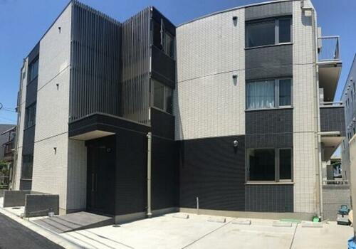 兵庫県尼崎市塚口本町２丁目 築8年8ヶ月 3階建