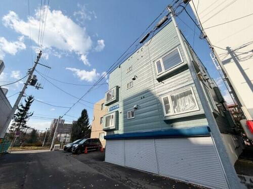 北海道札幌市豊平区平岸二条３丁目 築37年12ヶ月 3階建