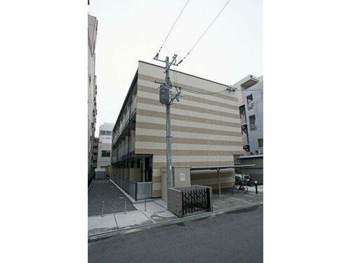 レオパレスノイヤマト 3階建