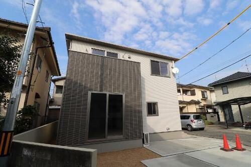 ブランノワール北長瀬 2階建