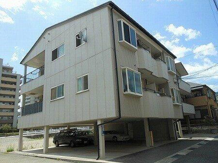 兵庫県神戸市東灘区本山南町５丁目 3階建 築32年8ヶ月
