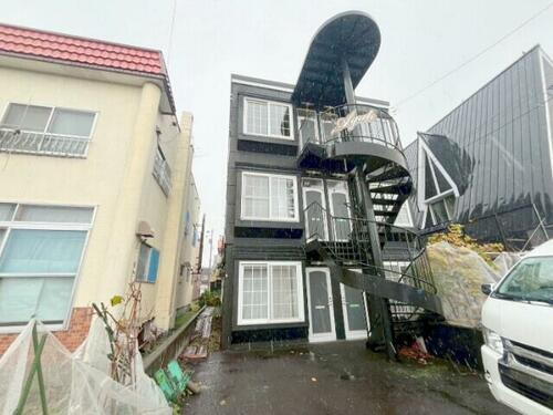 北海道札幌市手稲区曙九条１丁目 築31年9ヶ月 3階建