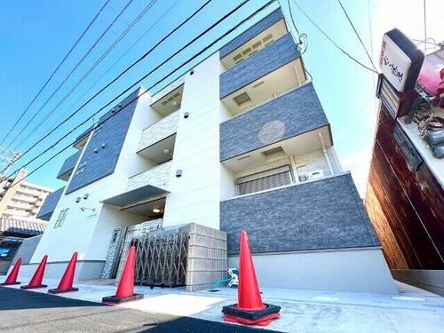 大阪府堺市西区浜寺石津町中２丁 築2年8ヶ月 3階建