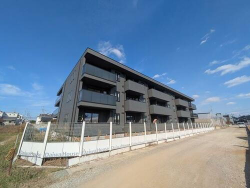 埼玉県さいたま市緑区大字大門  3階建