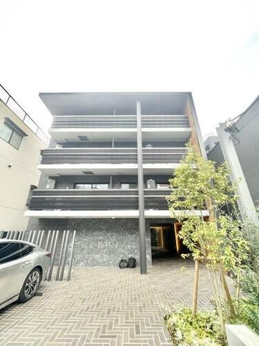 東京都渋谷区千駄ヶ谷５丁目  4階建