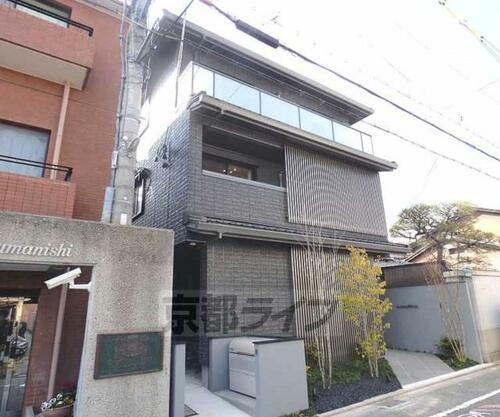 京都府京都市上京区油小路通下立売上る近衛町 築1年10ヶ月 3階建