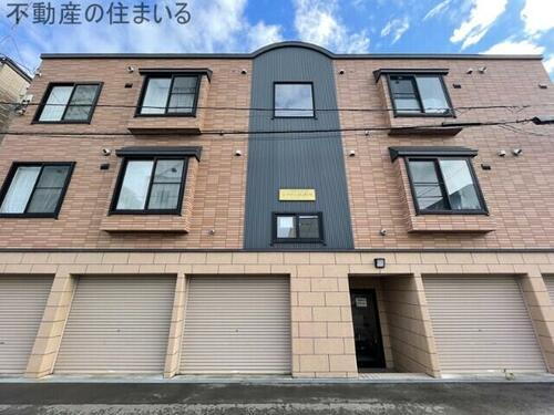 北海道札幌市南区澄川二条４丁目 築18年7ヶ月 3階建