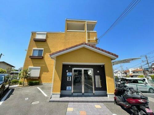 大阪府堺市東区日置荘西町７丁 築9年11ヶ月 3階建