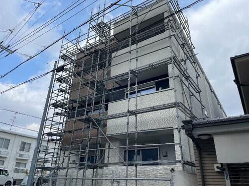 大阪府茨木市蔵垣内３丁目  3階建