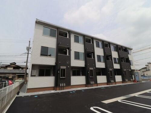 岡山県岡山市北区平田 築5年5ヶ月 3階建