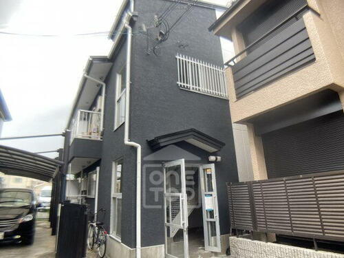 大阪府茨木市中村町 3階建