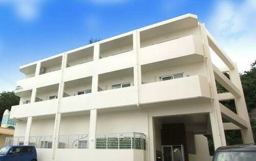 沖縄県豊見城市字我那覇 築8年4ヶ月 3階建