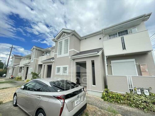 大阪府茨木市島４丁目 2階建