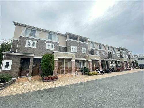大阪府茨木市畑田町 2階建