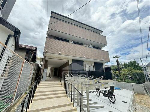 大阪府吹田市千里丘下 3階建 