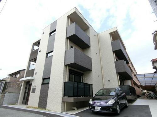 大阪府茨木市西中条町 築6年9ヶ月 3階建