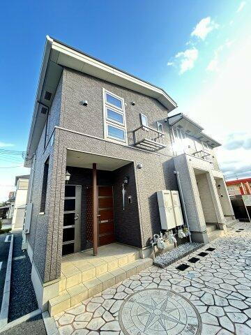 兵庫県明石市西明石東町 築9年8ヶ月 2階建