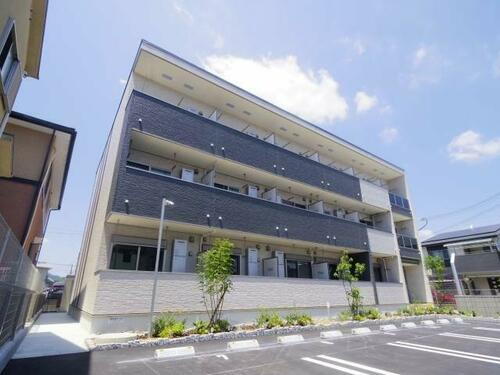 奈良県香芝市五位堂２丁目 築4年8ヶ月 3階建