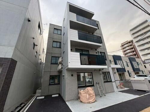 北海道札幌市豊平区美園九条７丁目  4階建