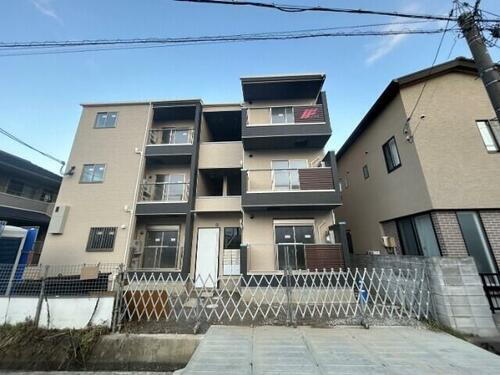 岡山県岡山市中区西川原  3階建