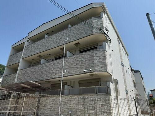 大阪府大東市北条４丁目 築1年9ヶ月 3階建