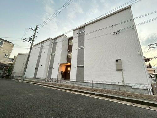 大阪府堺市東区日置荘西町３丁  3階建