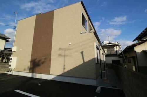 岡山県岡山市中区藤原光町３丁目 築8年11ヶ月 2階建