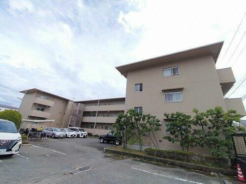 大阪府箕面市牧落１丁目 築47年3ヶ月 3階建