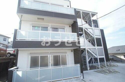 神奈川県横浜市港南区上大岡西３丁目 3階建 築7年12ヶ月