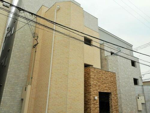 兵庫県神戸市須磨区月見山本町２丁目 3階建