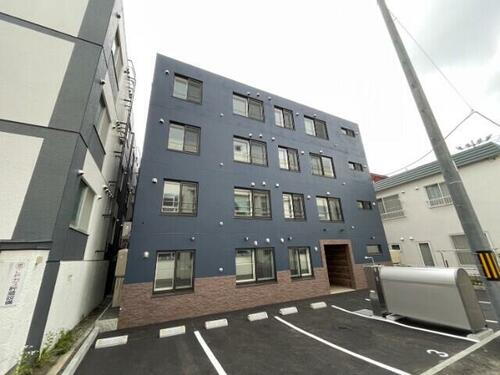 セフィーロ・ピラケシ